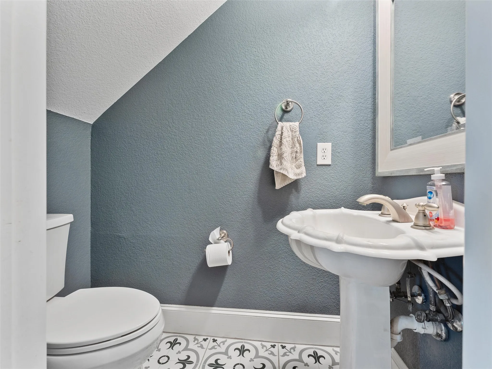 Single Family Residence For Sale in Ellis County , 4020 Zachs Court, Midlothian, Texas 76065, 5 Bedroom, 4 Bathroom, 2 Garage spaces, 3,182 Sqft, built in 2005, mls#21323242, Real Estate Agent in Midlothian, Homes For Sale in Ellis county, Homes For Sale in Midlothian, Realtor in Midlothian Texas, Real Estate Brokerage Independent Realty Texas, Luminita Cordes Realtor