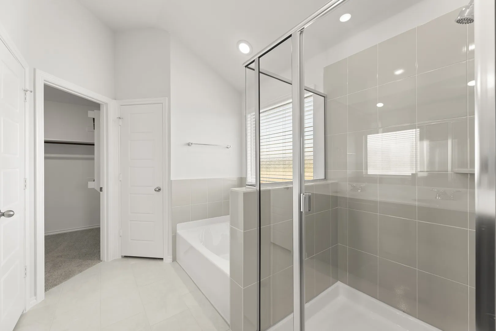 21. 3209 Mercer - Bath (2)