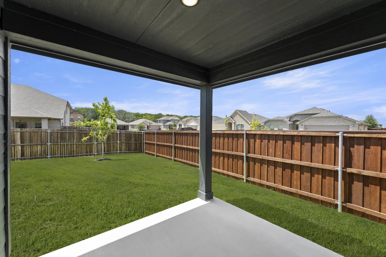 25. 3209 Mercer - Patio