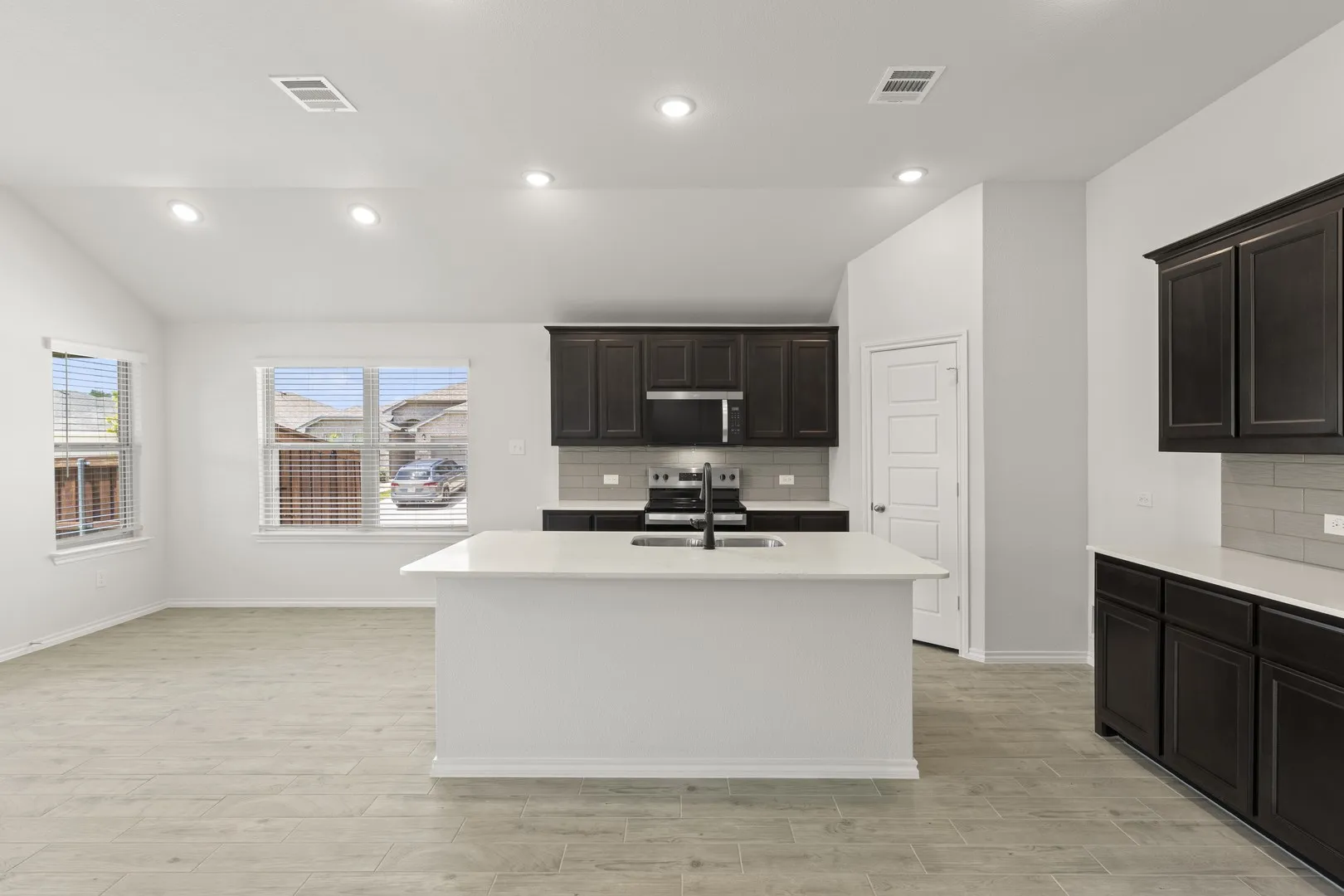 09. 3209 Mercer - Kitchen