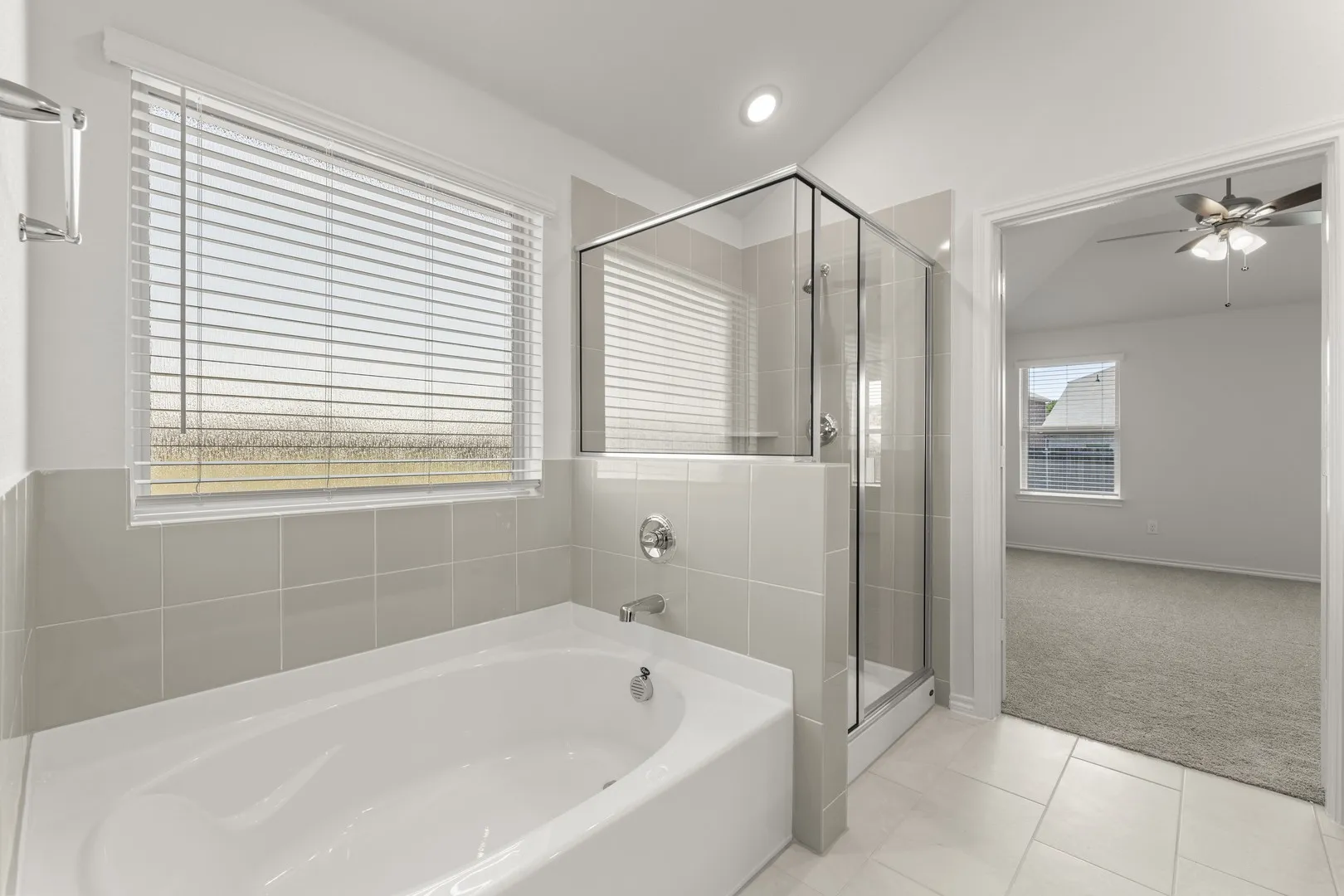 22. 3209 Mercer - Bath (3)