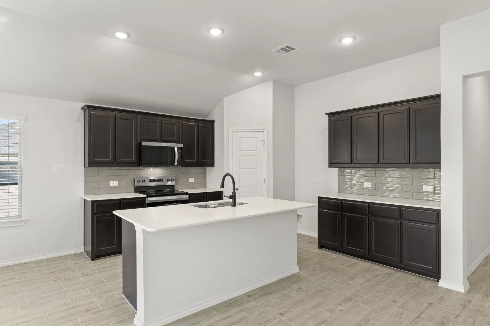 10. 3209 Mercer - Kitchen (2)