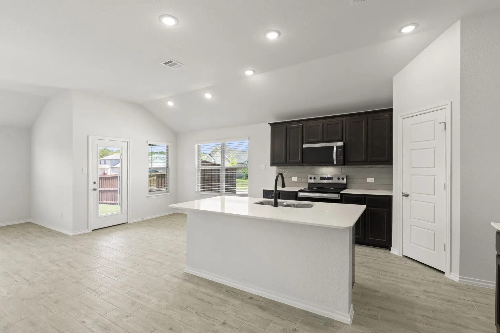 11. 3209 Mercer - Kitchen (3)