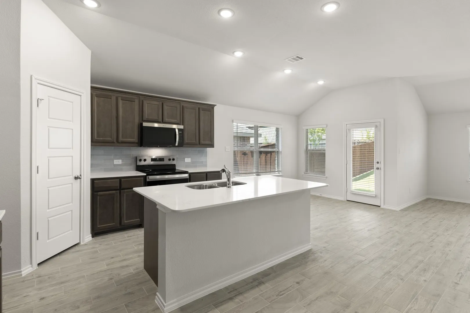 11. 3266 Ribisl - Kitchen (3)
