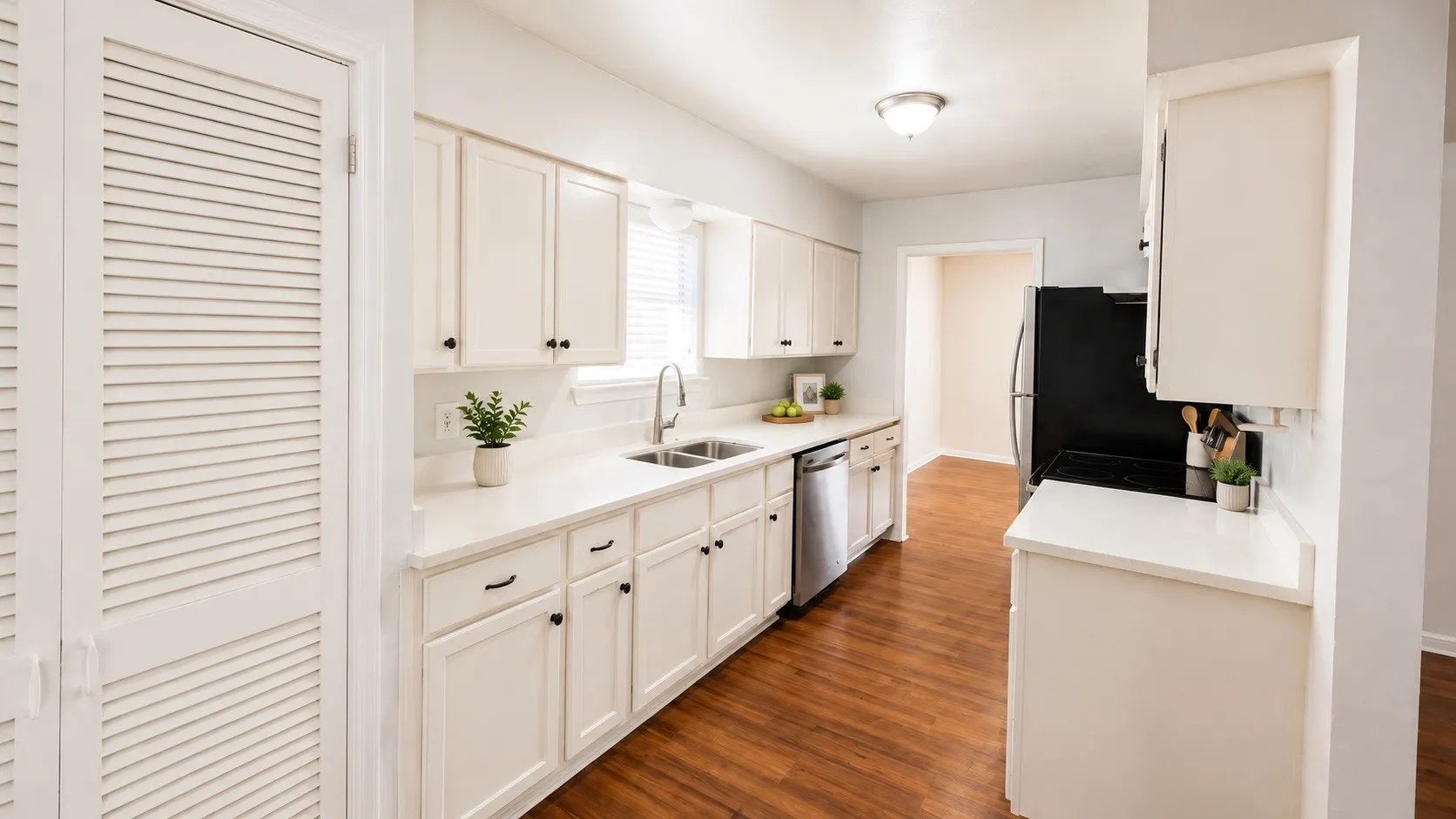 Single Family Residence For Sale in Dallas County , 946 Highland Oaks Drive, Dallas, Texas 75232, 3 Bedroom, 2 Bathroom, 2 Garage spaces, 1,397 Sqft, built in 1961, mls#21327258, Real Estate Agent in Dallas, Homes For Sale in Dallas county, Homes For Sale in Dallas, Realtor in Dallas Texas, Real Estate Brokerage Independent Realty Texas, Luminita Cordes Realtor