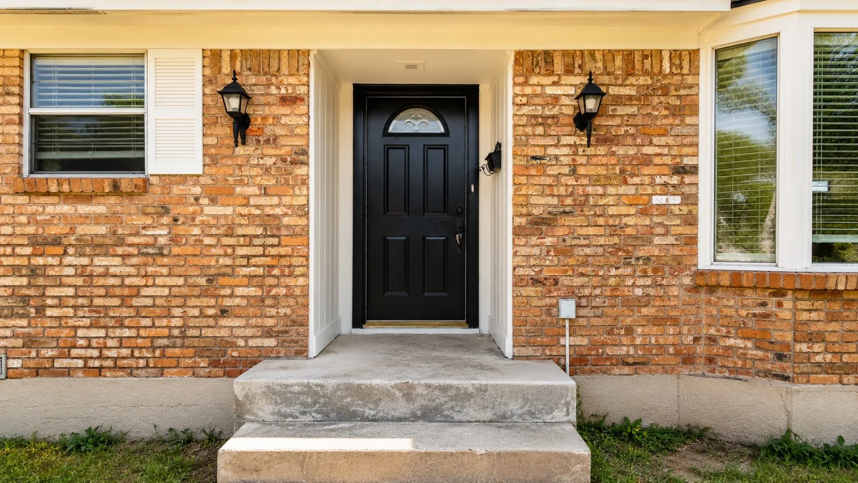 Single Family Residence For Sale in Dallas County , 946 Highland Oaks Drive, Dallas, Texas 75232, 3 Bedroom, 2 Bathroom, 2 Garage spaces, 1,397 Sqft, built in 1961, mls#21327258, Real Estate Agent in Dallas, Homes For Sale in Dallas county, Homes For Sale in Dallas, Realtor in Dallas Texas, Real Estate Brokerage Independent Realty Texas, Luminita Cordes Realtor