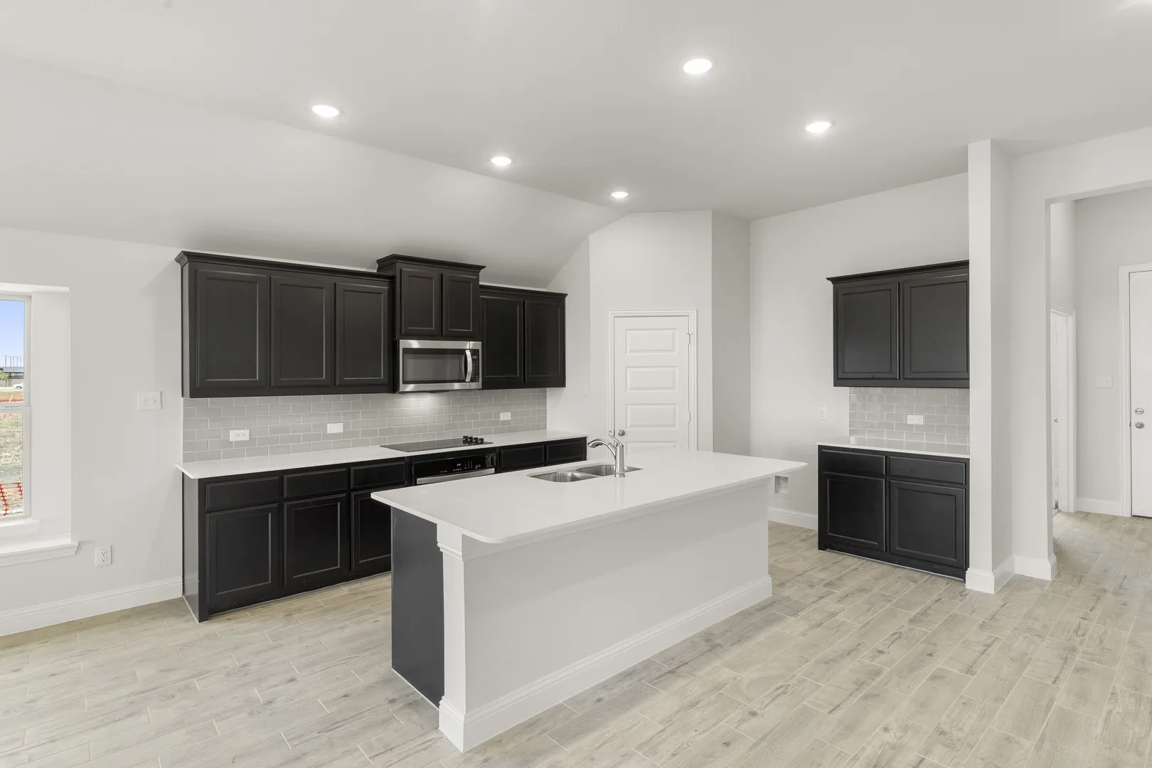 06. 6217 Delacroix - Kitchen (2)