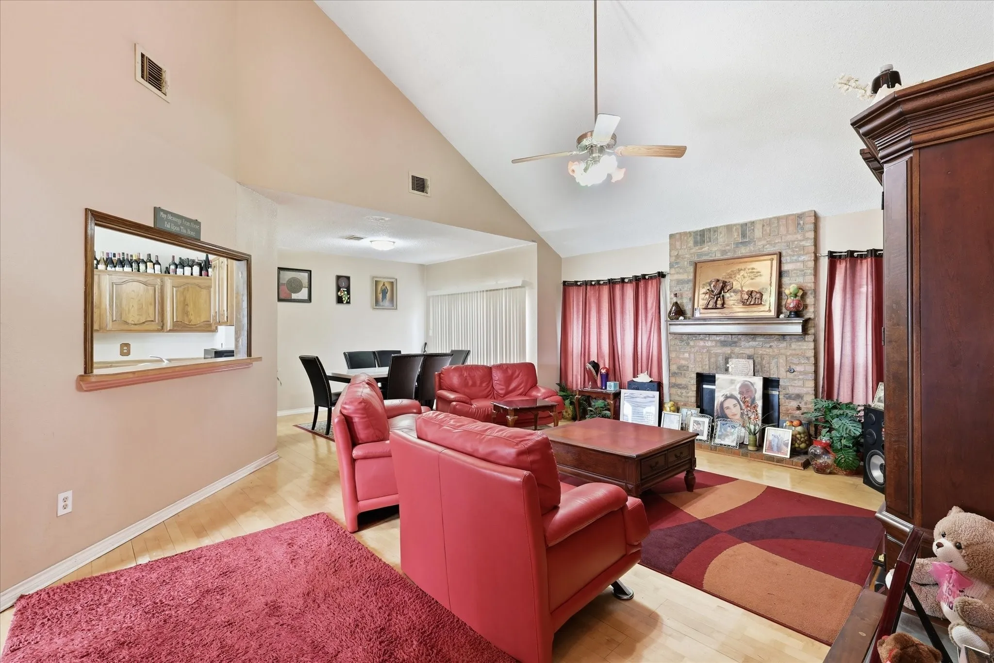 Single Family Residence For Sale in Denton County , 2020 E Branch Hollow Drive, Carrollton, Texas 75007, 3 Bedroom, 3 Bathroom, 2 Garage spaces, 1,870 Sqft, built in 1984, mls#21327986, Real Estate Agent in Carrollton, Homes For Sale in Denton county, Homes For Sale in Carrollton, Realtor in Carrollton Texas, Real Estate Brokerage Independent Realty Texas, Luminita Cordes Realtor