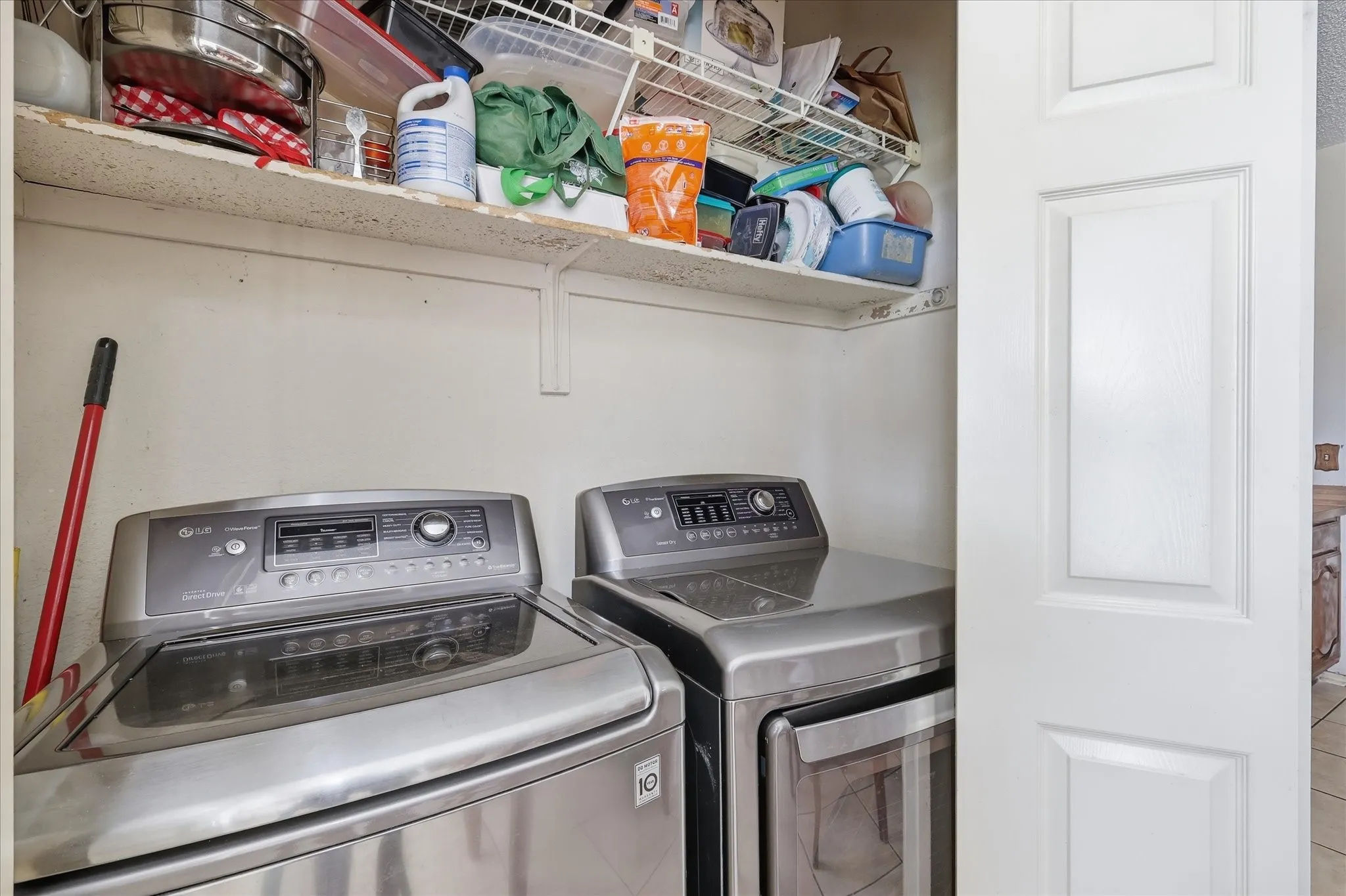 Single Family Residence For Sale in Denton County , 2020 E Branch Hollow Drive, Carrollton, Texas 75007, 3 Bedroom, 3 Bathroom, 2 Garage spaces, 1,870 Sqft, built in 1984, mls#21327986, Real Estate Agent in Carrollton, Homes For Sale in Denton county, Homes For Sale in Carrollton, Realtor in Carrollton Texas, Real Estate Brokerage Independent Realty Texas, Luminita Cordes Realtor