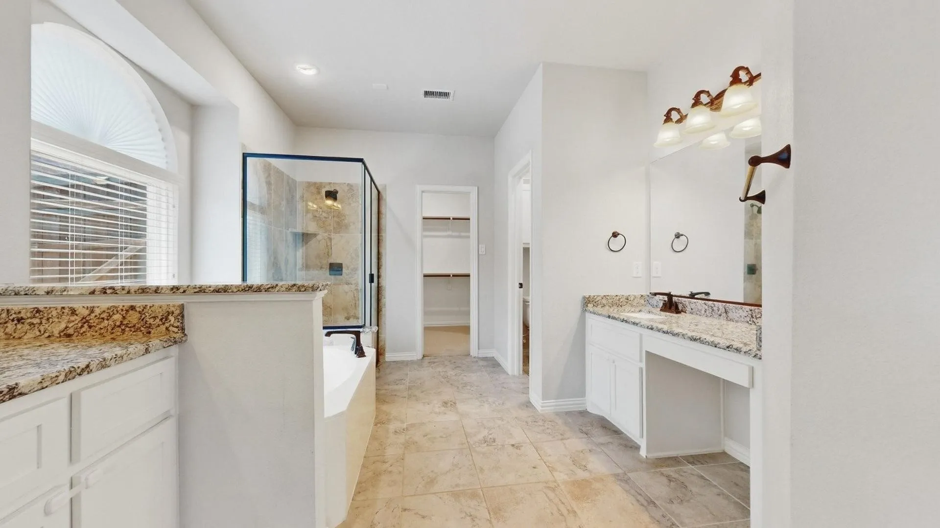 Single Family Residence For Sale in Kaufman County , 1212 Glendon Drive, Forney, Texas 75126, 4 Bedroom, 4 Bathroom, 2 Garage spaces, 3,406 Sqft, built in 2019, mls#21326675, Real Estate Agent in Forney, Homes For Sale in Kaufman county, Homes For Sale in Forney, Realtor in Forney Texas, Real Estate Brokerage Independent Realty Texas, Luminita Cordes Realtor