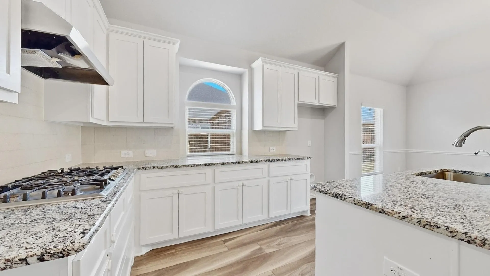 Single Family Residence For Sale in Kaufman County , 1212 Glendon Drive, Forney, Texas 75126, 4 Bedroom, 4 Bathroom, 2 Garage spaces, 3,406 Sqft, built in 2019, mls#21326675, Real Estate Agent in Forney, Homes For Sale in Kaufman county, Homes For Sale in Forney, Realtor in Forney Texas, Real Estate Brokerage Independent Realty Texas, Luminita Cordes Realtor