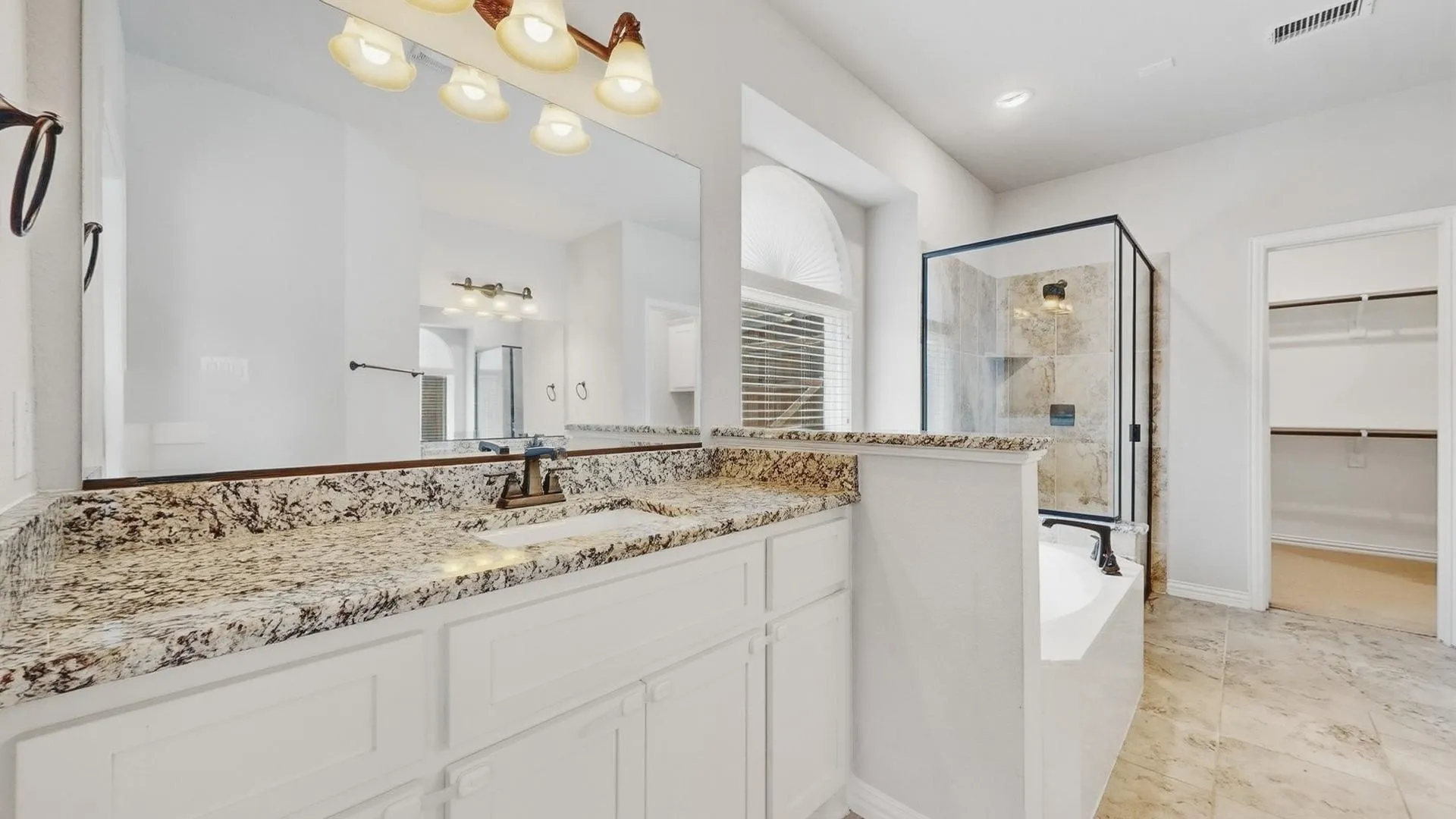 Single Family Residence For Sale in Kaufman County , 1212 Glendon Drive, Forney, Texas 75126, 4 Bedroom, 4 Bathroom, 2 Garage spaces, 3,406 Sqft, built in 2019, mls#21326675, Real Estate Agent in Forney, Homes For Sale in Kaufman county, Homes For Sale in Forney, Realtor in Forney Texas, Real Estate Brokerage Independent Realty Texas, Luminita Cordes Realtor