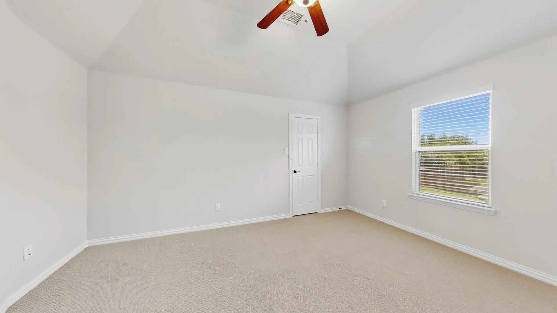 Single Family Residence For Sale in Kaufman County , 1212 Glendon Drive, Forney, Texas 75126, 4 Bedroom, 4 Bathroom, 2 Garage spaces, 3,406 Sqft, built in 2019, mls#21326675, Real Estate Agent in Forney, Homes For Sale in Kaufman county, Homes For Sale in Forney, Realtor in Forney Texas, Real Estate Brokerage Independent Realty Texas, Luminita Cordes Realtor
