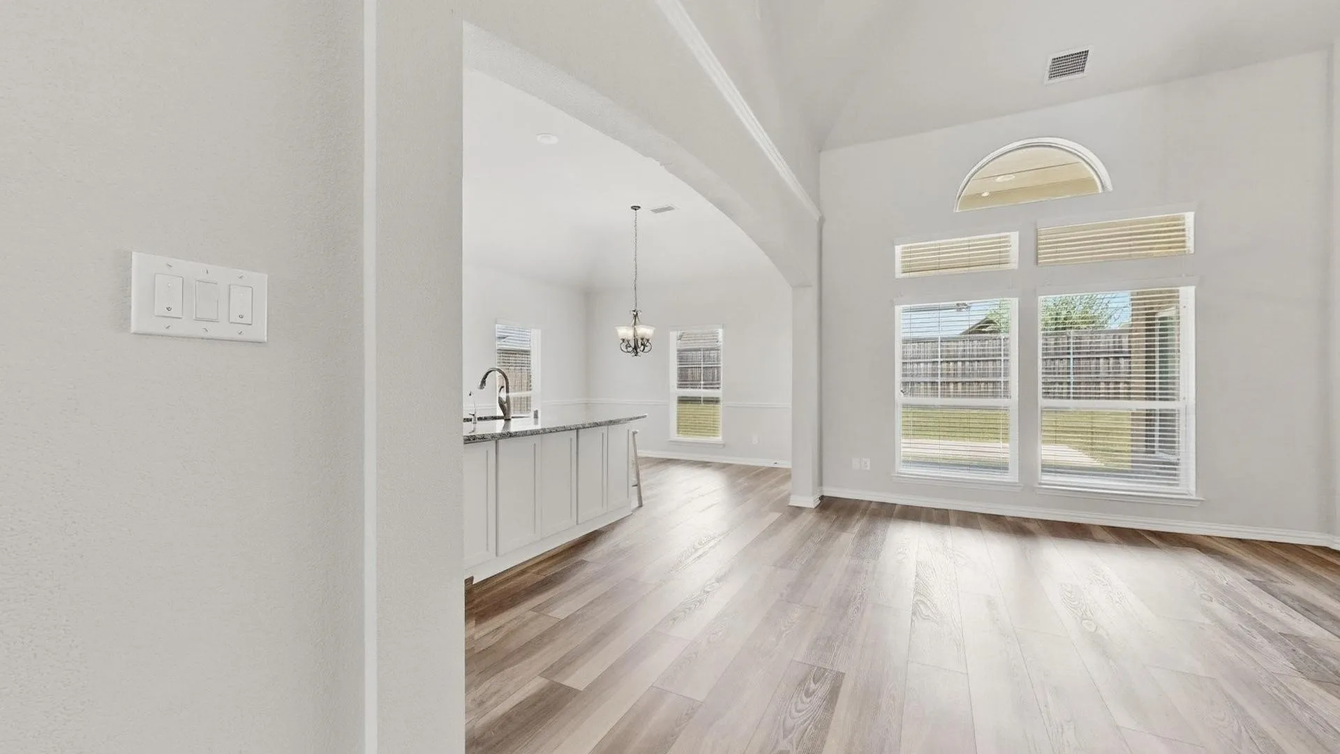 Single Family Residence For Sale in Kaufman County , 1212 Glendon Drive, Forney, Texas 75126, 4 Bedroom, 4 Bathroom, 2 Garage spaces, 3,406 Sqft, built in 2019, mls#21326675, Real Estate Agent in Forney, Homes For Sale in Kaufman county, Homes For Sale in Forney, Realtor in Forney Texas, Real Estate Brokerage Independent Realty Texas, Luminita Cordes Realtor