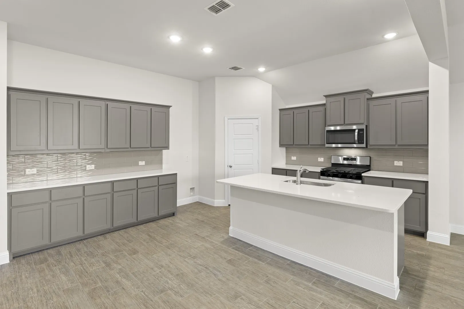 13. 117 Meadow - Kitchen (2)