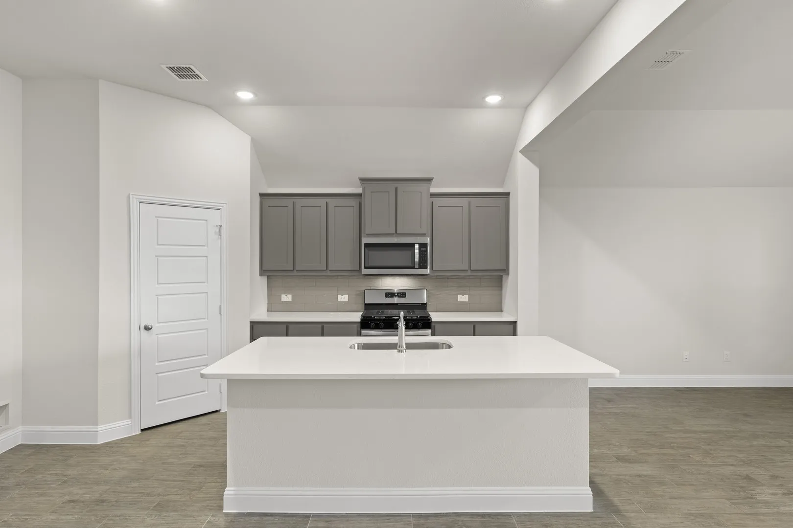 12. 117 Meadow - Kitchen
