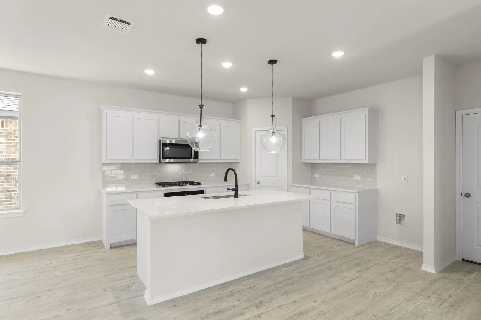 08. 106 Van Horn - Kitchen (2)
