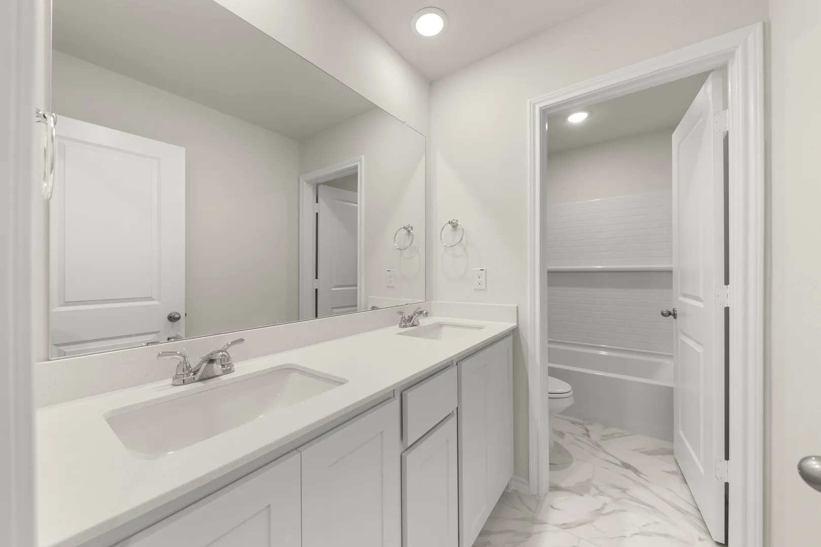 22. 106 Van Horn - 2ND Bath