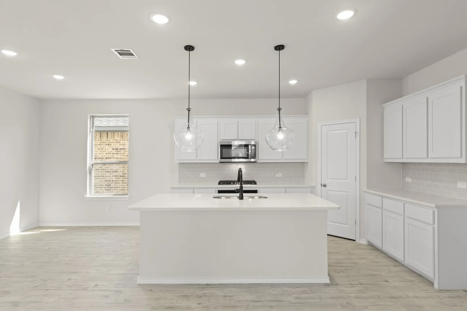 07. 106 Van Horn - Kitchen