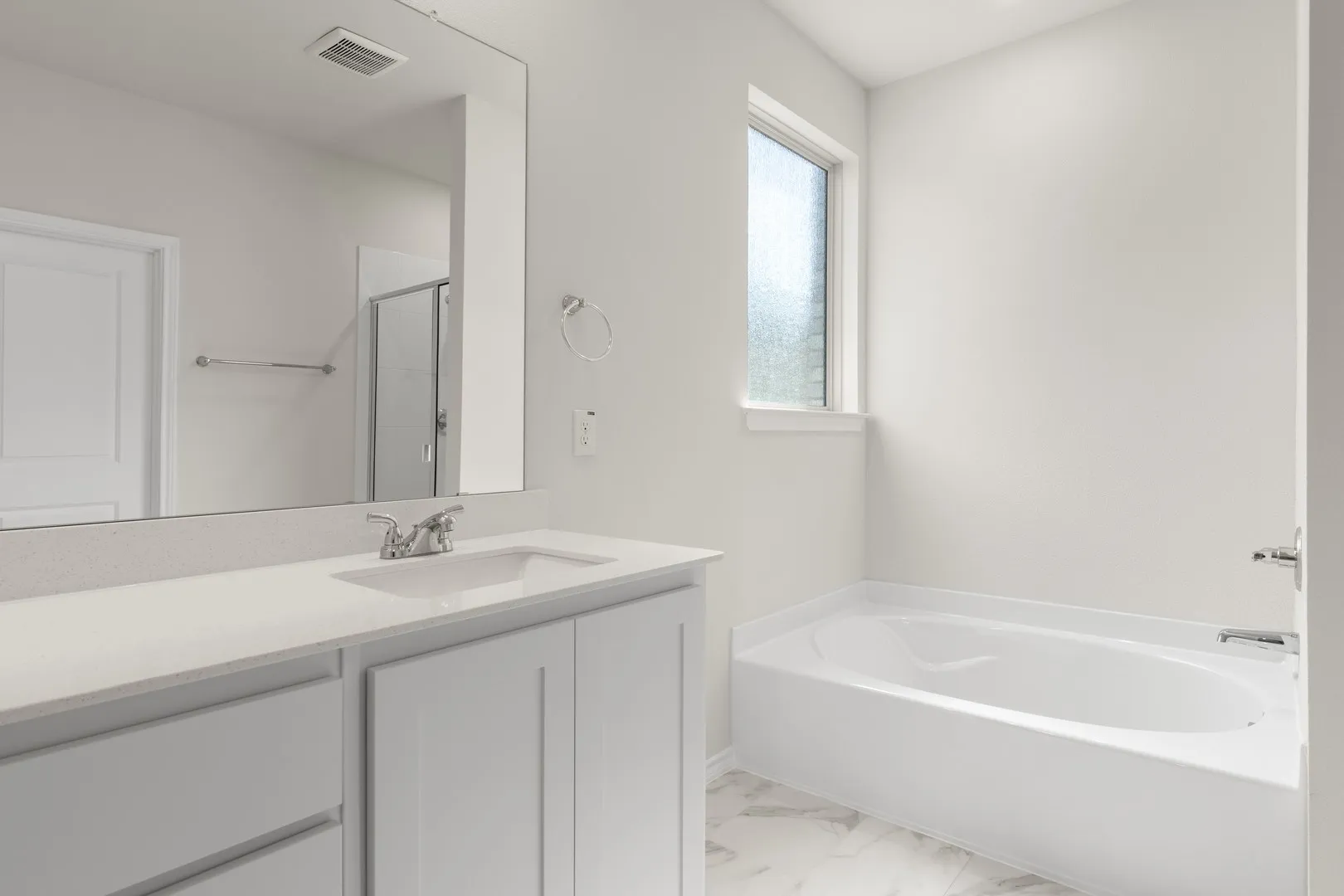 18. 106 Van Horn - Bath (4)