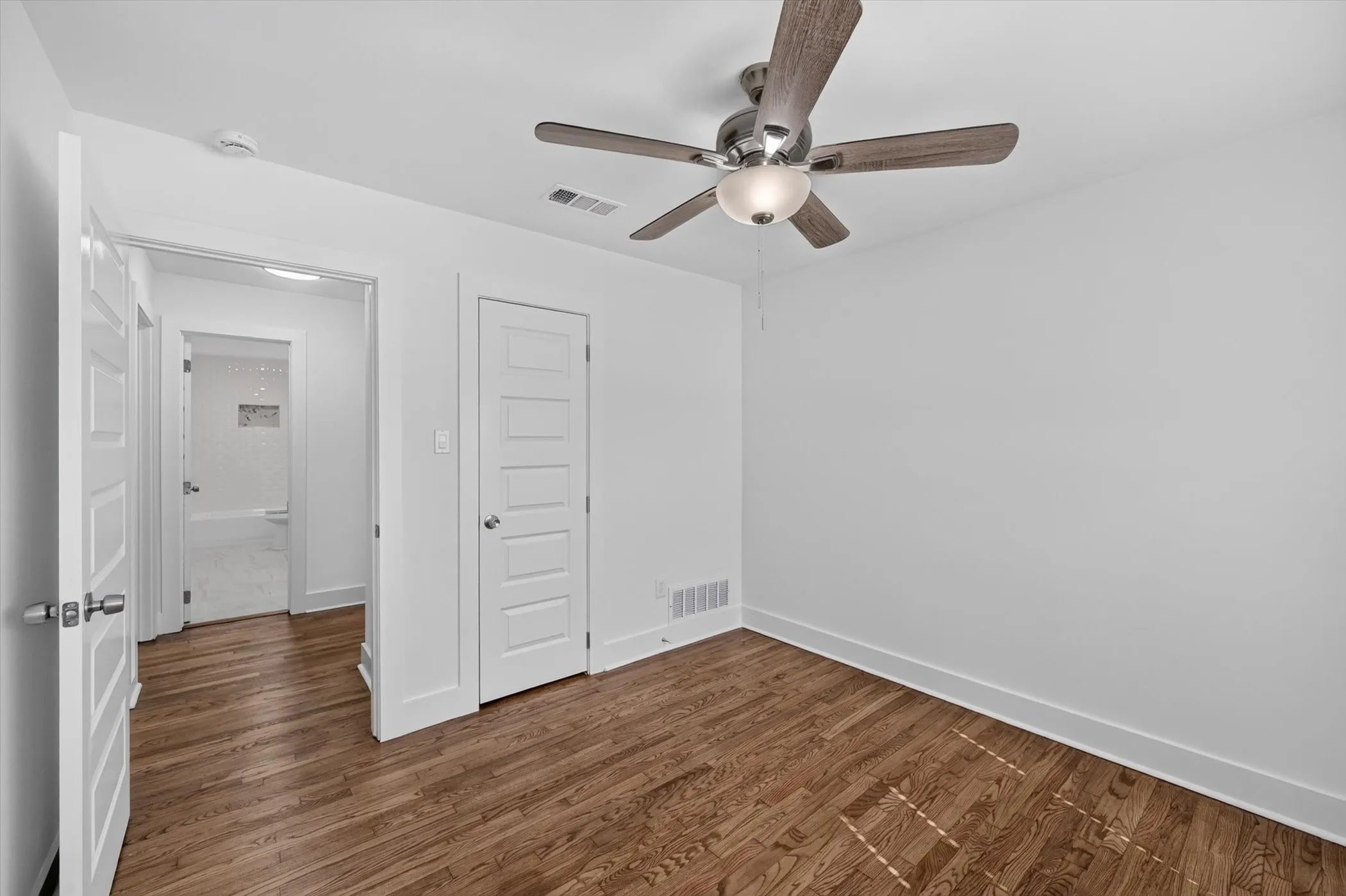 Single Family Residence For Sale in Dallas County , 609 Jardin Drive, Mesquite, Texas 75149, 3 Bedroom, 2 Bathroom, 1 Garage spaces, 1,162 Sqft, built in 1954, mls#21327568, Real Estate Agent in Mesquite, Homes For Sale in Dallas county, Homes For Sale in Mesquite, Realtor in Mesquite Texas, Real Estate Brokerage Independent Realty Texas, Luminita Cordes Realtor