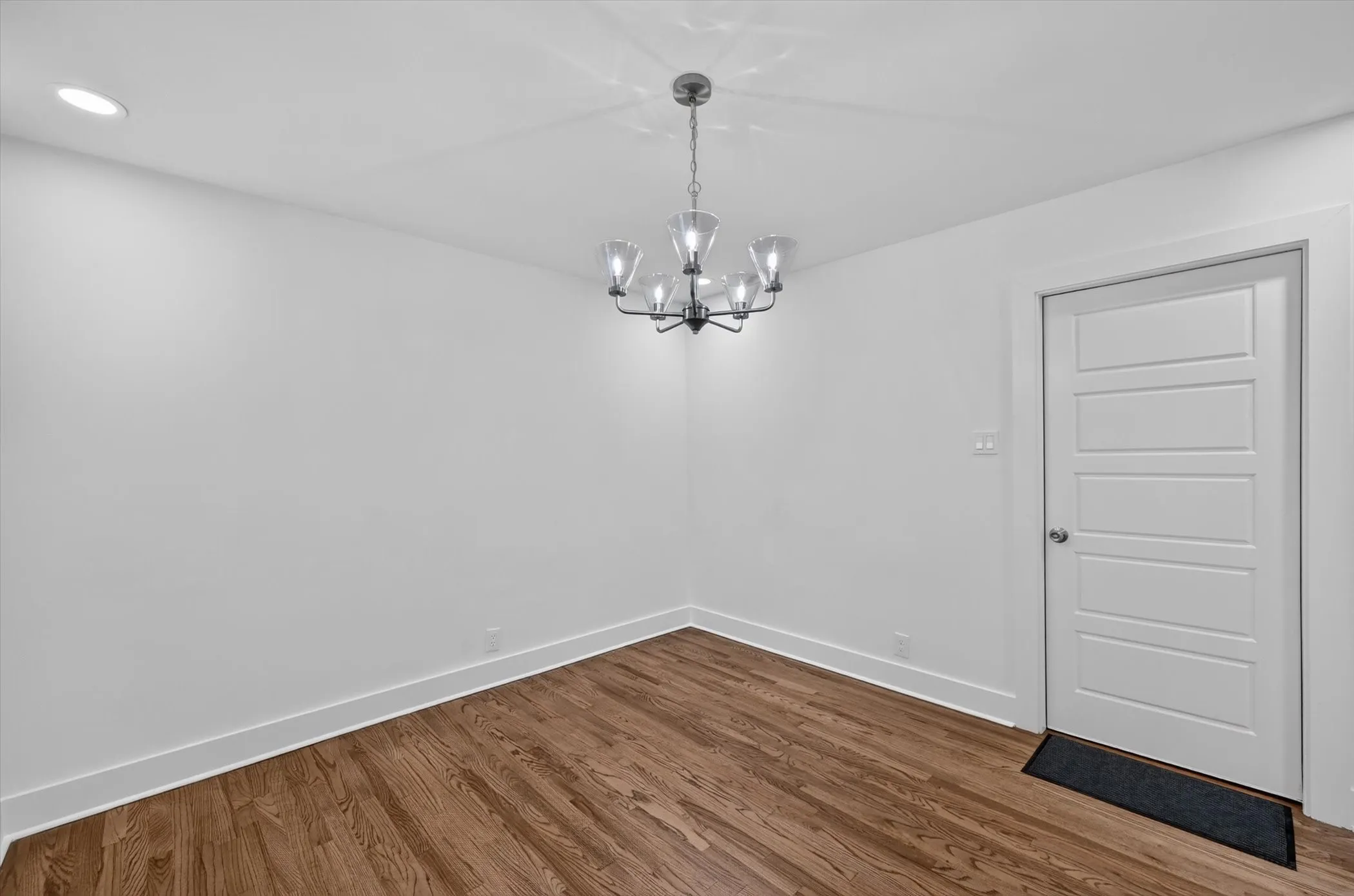 Single Family Residence For Sale in Dallas County , 609 Jardin Drive, Mesquite, Texas 75149, 3 Bedroom, 2 Bathroom, 1 Garage spaces, 1,162 Sqft, built in 1954, mls#21327568, Real Estate Agent in Mesquite, Homes For Sale in Dallas county, Homes For Sale in Mesquite, Realtor in Mesquite Texas, Real Estate Brokerage Independent Realty Texas, Luminita Cordes Realtor