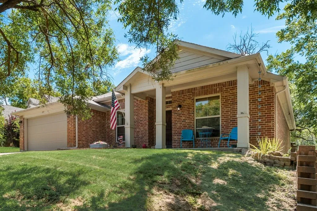 Single Family Residence For Sale in Kaufman County , 105 Baker Street, Forney, Texas 75126, 3 Bedroom, 2 Bathroom, 2 Garage spaces, 1,764 Sqft, built in 2014, mls#21323195, Real Estate Agent in Forney, Homes For Sale in Kaufman county, Homes For Sale in Forney, Realtor in Forney Texas, Real Estate Brokerage Independent Realty Texas, Luminita Cordes Realtor