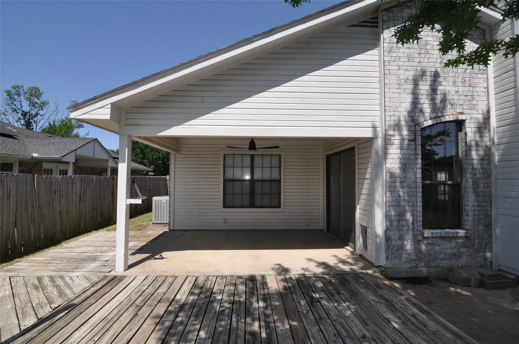 Single Family Residence For Sale in Denton County , 1805 Sharon Drive, Corinth, Texas 76210, 3 Bedroom, 2 Bathroom, 2 Garage spaces, 1,631 Sqft, built in 1996, mls#21325775, Real Estate Agent in Corinth, Homes For Sale in Denton county, Homes For Sale in Corinth, Realtor in Corinth Texas, Real Estate Brokerage Independent Realty Texas, Luminita Cordes Realtor