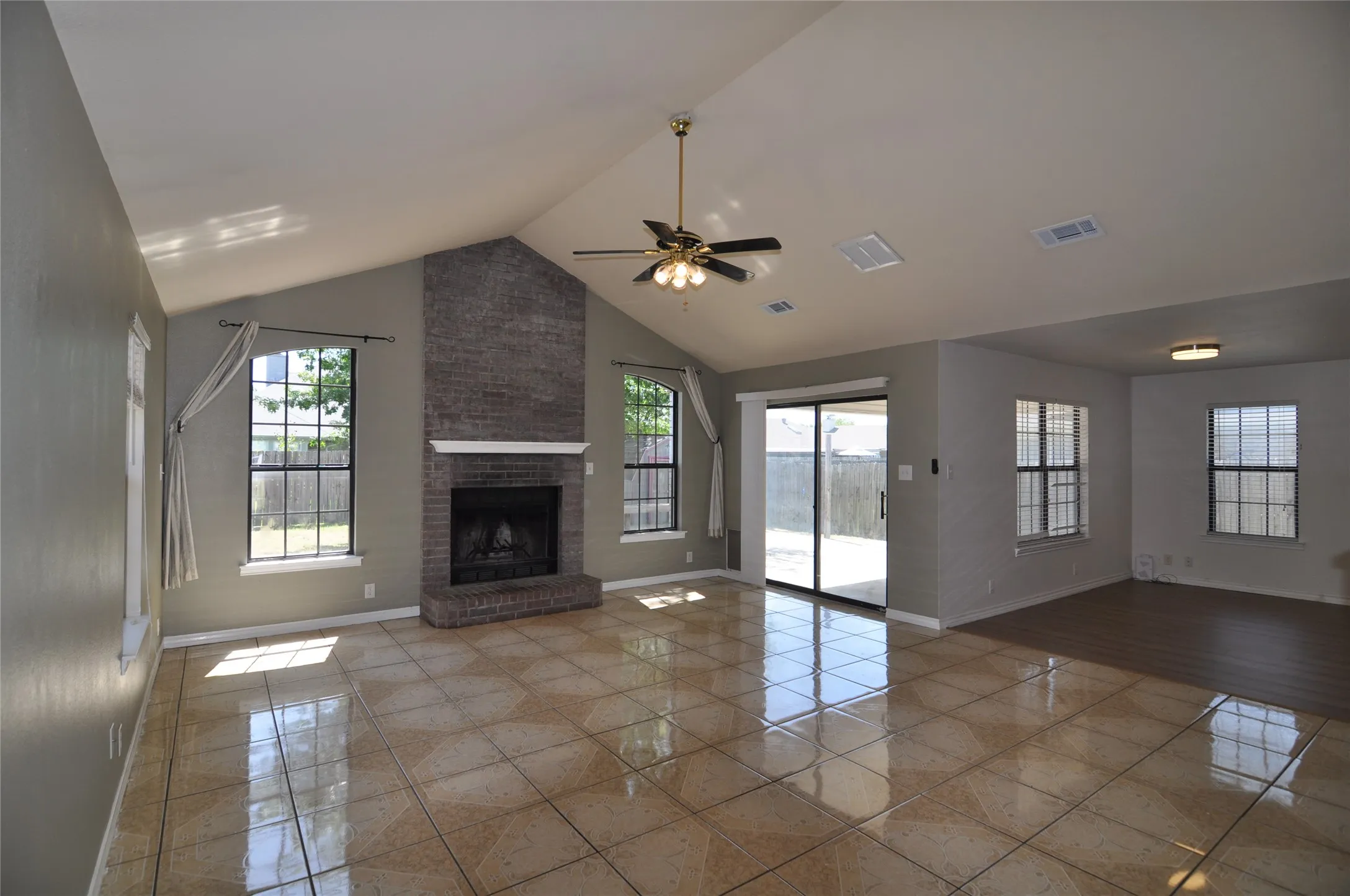 Single Family Residence For Sale in Denton County , 1805 Sharon Drive, Corinth, Texas 76210, 3 Bedroom, 2 Bathroom, 2 Garage spaces, 1,631 Sqft, built in 1996, mls#21325775, Real Estate Agent in Corinth, Homes For Sale in Denton county, Homes For Sale in Corinth, Realtor in Corinth Texas, Real Estate Brokerage Independent Realty Texas, Luminita Cordes Realtor