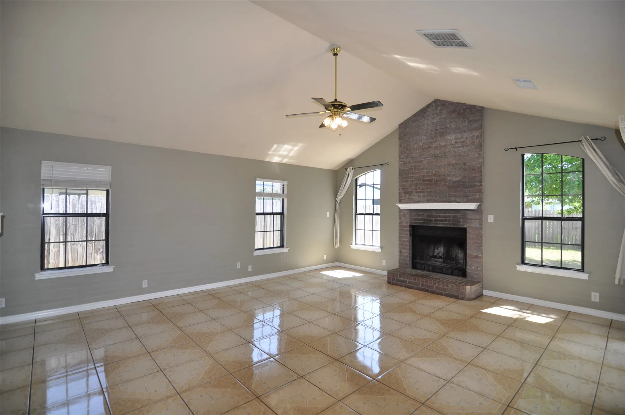 Single Family Residence For Sale in Denton County , 1805 Sharon Drive, Corinth, Texas 76210, 3 Bedroom, 2 Bathroom, 2 Garage spaces, 1,631 Sqft, built in 1996, mls#21325775, Real Estate Agent in Corinth, Homes For Sale in Denton county, Homes For Sale in Corinth, Realtor in Corinth Texas, Real Estate Brokerage Independent Realty Texas, Luminita Cordes Realtor