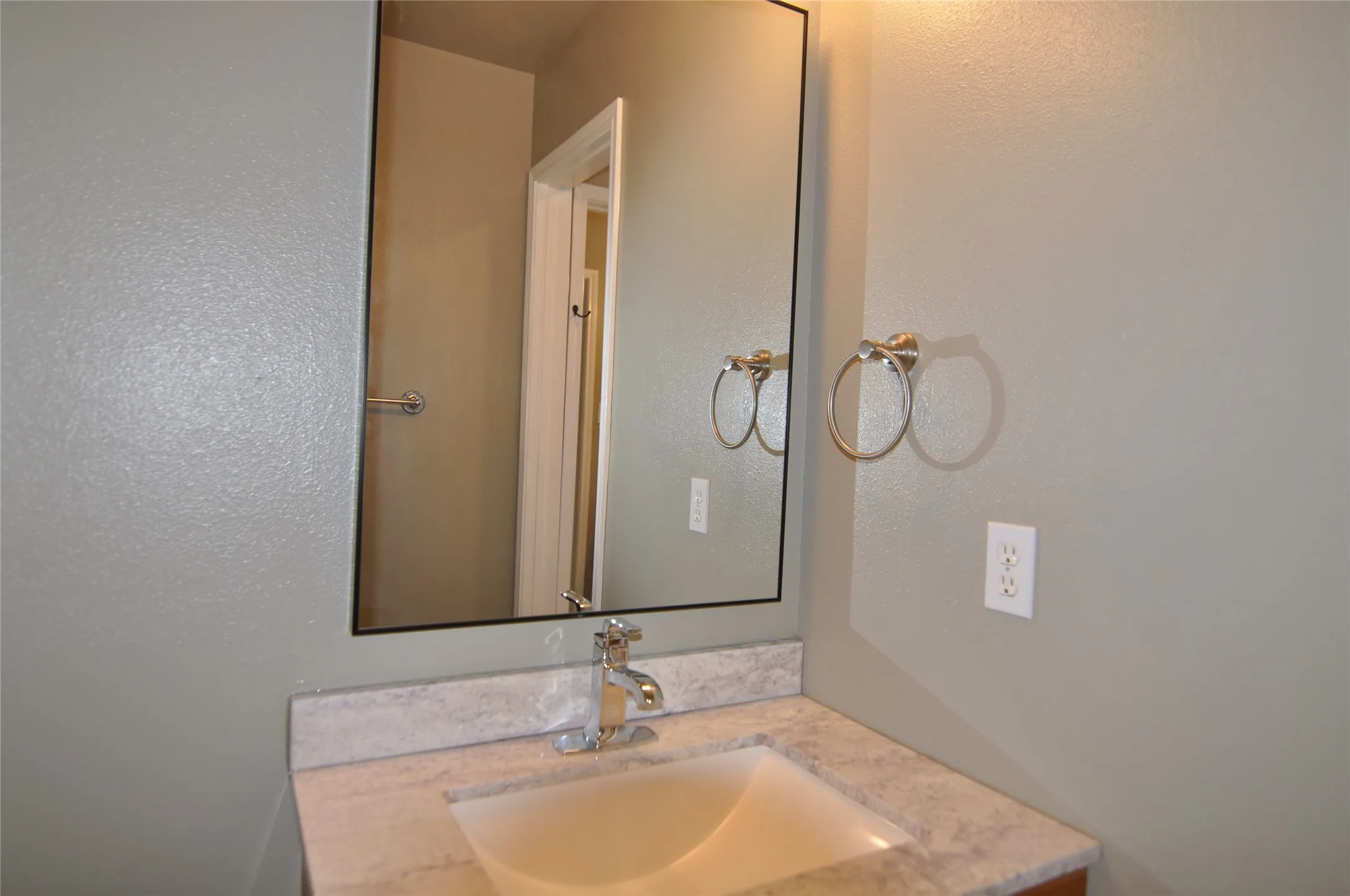 Single Family Residence For Sale in Denton County , 1805 Sharon Drive, Corinth, Texas 76210, 3 Bedroom, 2 Bathroom, 2 Garage spaces, 1,631 Sqft, built in 1996, mls#21325775, Real Estate Agent in Corinth, Homes For Sale in Denton county, Homes For Sale in Corinth, Realtor in Corinth Texas, Real Estate Brokerage Independent Realty Texas, Luminita Cordes Realtor