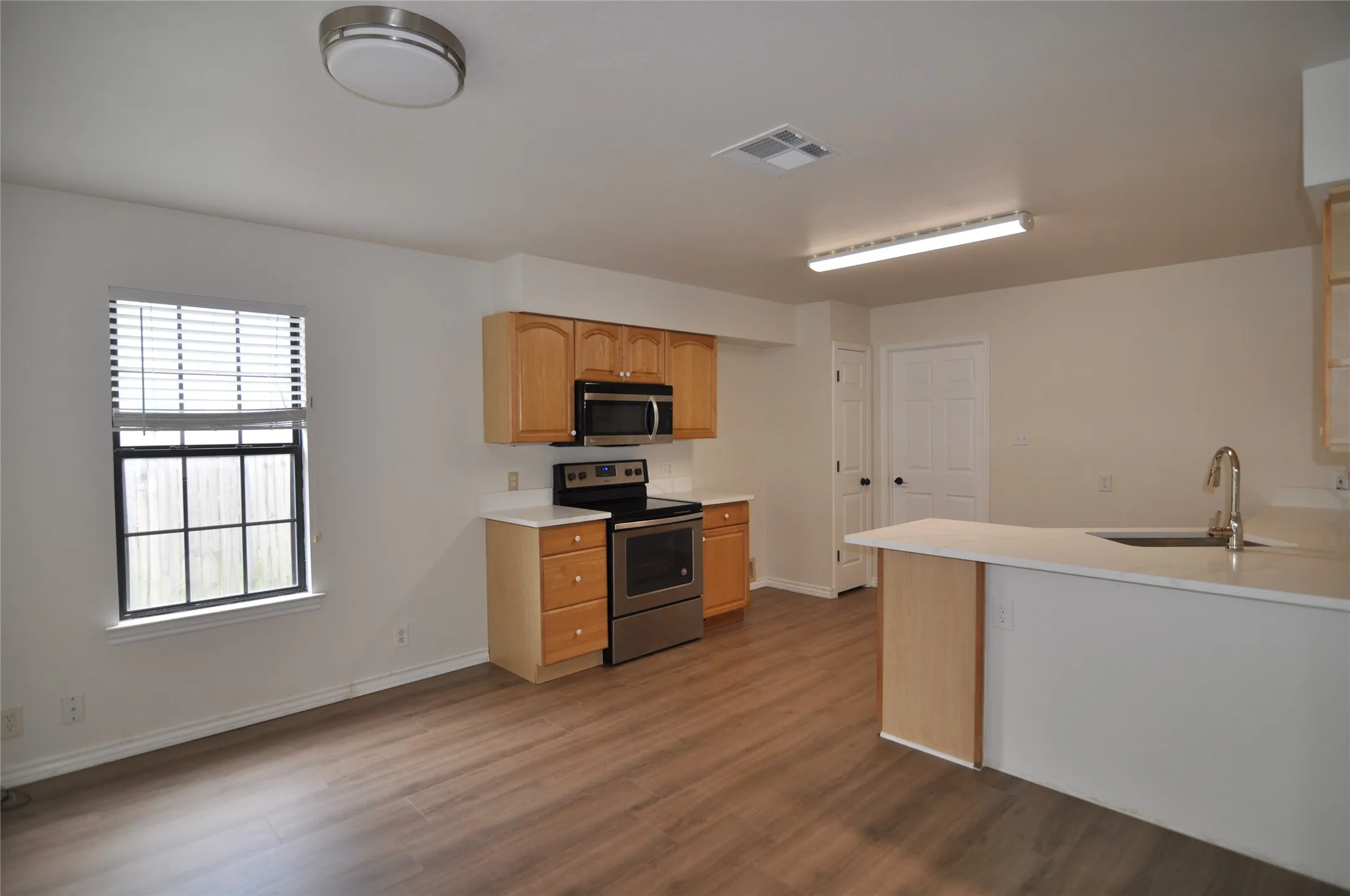 Single Family Residence For Sale in Denton County , 1805 Sharon Drive, Corinth, Texas 76210, 3 Bedroom, 2 Bathroom, 2 Garage spaces, 1,631 Sqft, built in 1996, mls#21325775, Real Estate Agent in Corinth, Homes For Sale in Denton county, Homes For Sale in Corinth, Realtor in Corinth Texas, Real Estate Brokerage Independent Realty Texas, Luminita Cordes Realtor