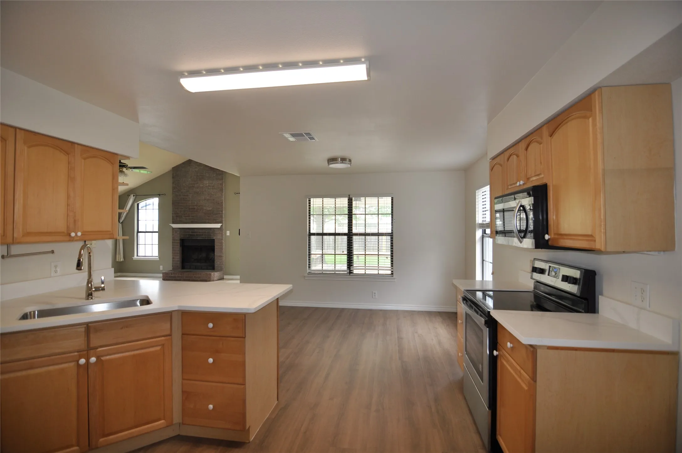 Single Family Residence For Sale in Denton County , 1805 Sharon Drive, Corinth, Texas 76210, 3 Bedroom, 2 Bathroom, 2 Garage spaces, 1,631 Sqft, built in 1996, mls#21325775, Real Estate Agent in Corinth, Homes For Sale in Denton county, Homes For Sale in Corinth, Realtor in Corinth Texas, Real Estate Brokerage Independent Realty Texas, Luminita Cordes Realtor