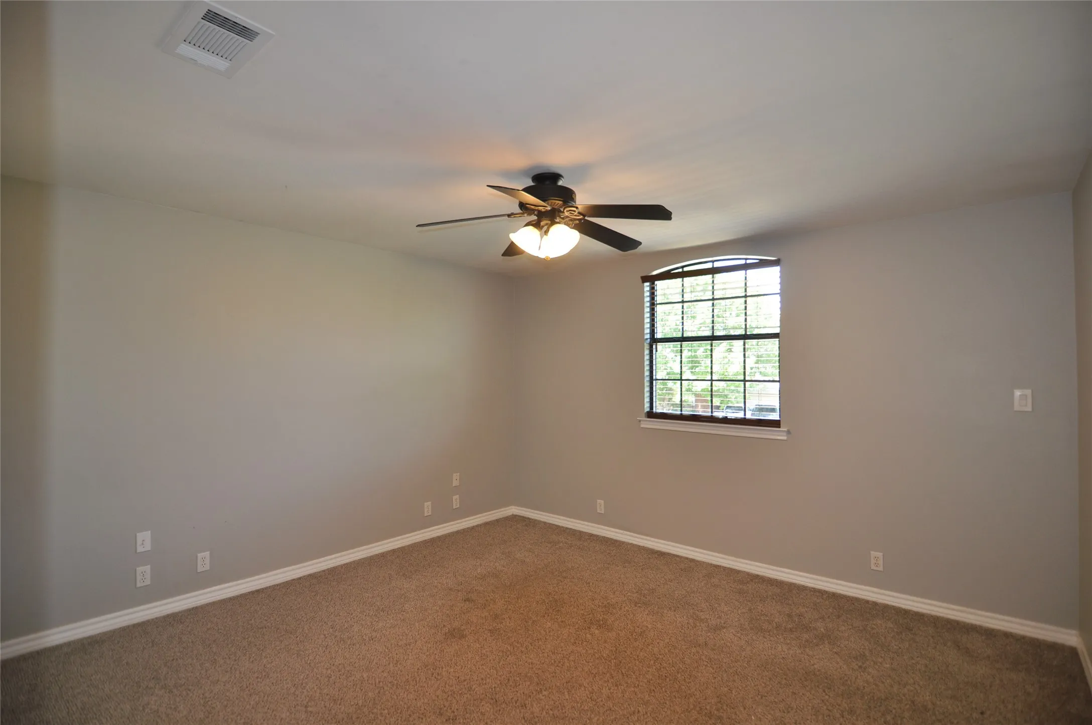 Single Family Residence For Sale in Denton County , 1805 Sharon Drive, Corinth, Texas 76210, 3 Bedroom, 2 Bathroom, 2 Garage spaces, 1,631 Sqft, built in 1996, mls#21325775, Real Estate Agent in Corinth, Homes For Sale in Denton county, Homes For Sale in Corinth, Realtor in Corinth Texas, Real Estate Brokerage Independent Realty Texas, Luminita Cordes Realtor