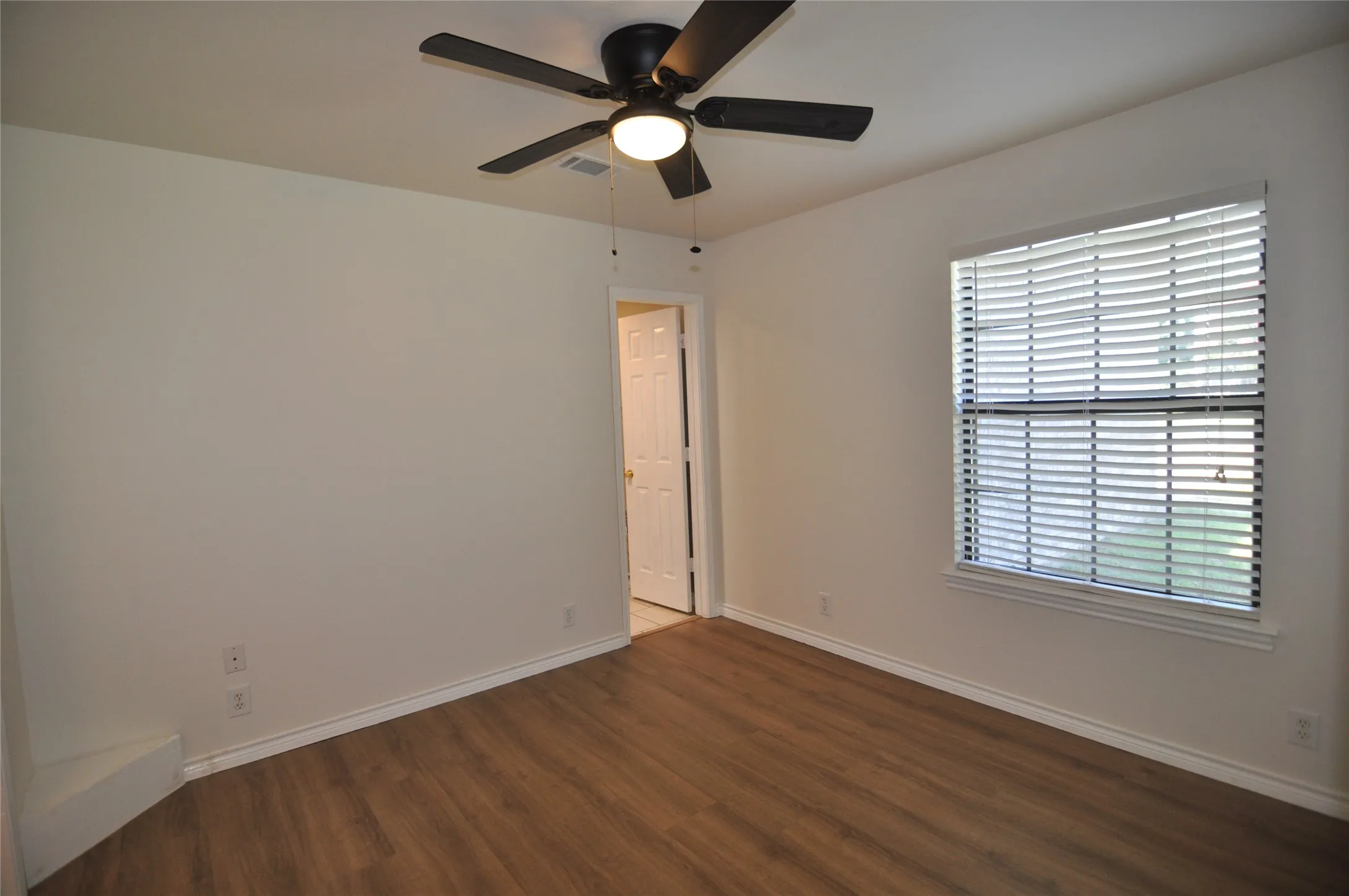 Single Family Residence For Sale in Denton County , 1805 Sharon Drive, Corinth, Texas 76210, 3 Bedroom, 2 Bathroom, 2 Garage spaces, 1,631 Sqft, built in 1996, mls#21325775, Real Estate Agent in Corinth, Homes For Sale in Denton county, Homes For Sale in Corinth, Realtor in Corinth Texas, Real Estate Brokerage Independent Realty Texas, Luminita Cordes Realtor