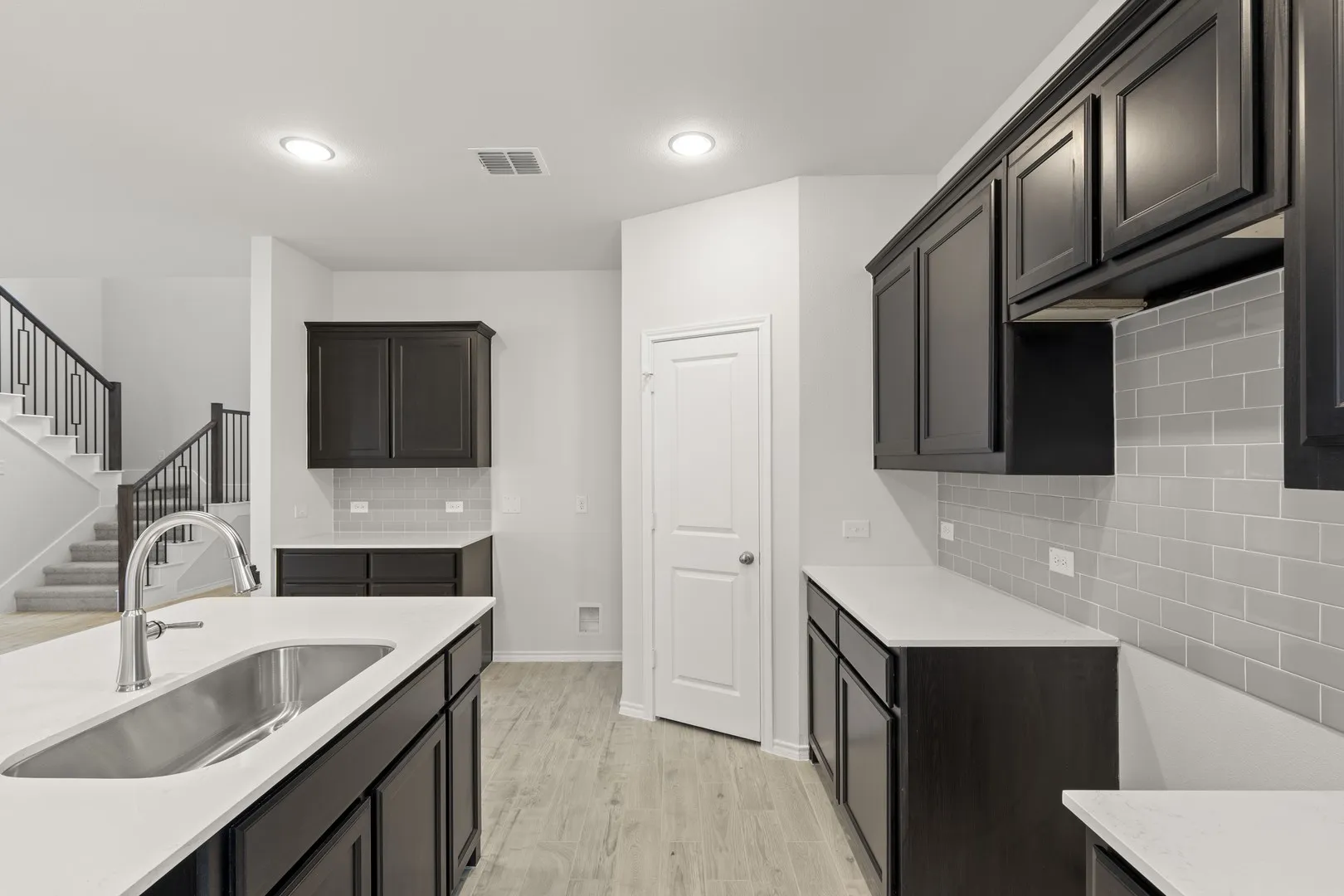 10. 3107 Providence - Kitchen (4)