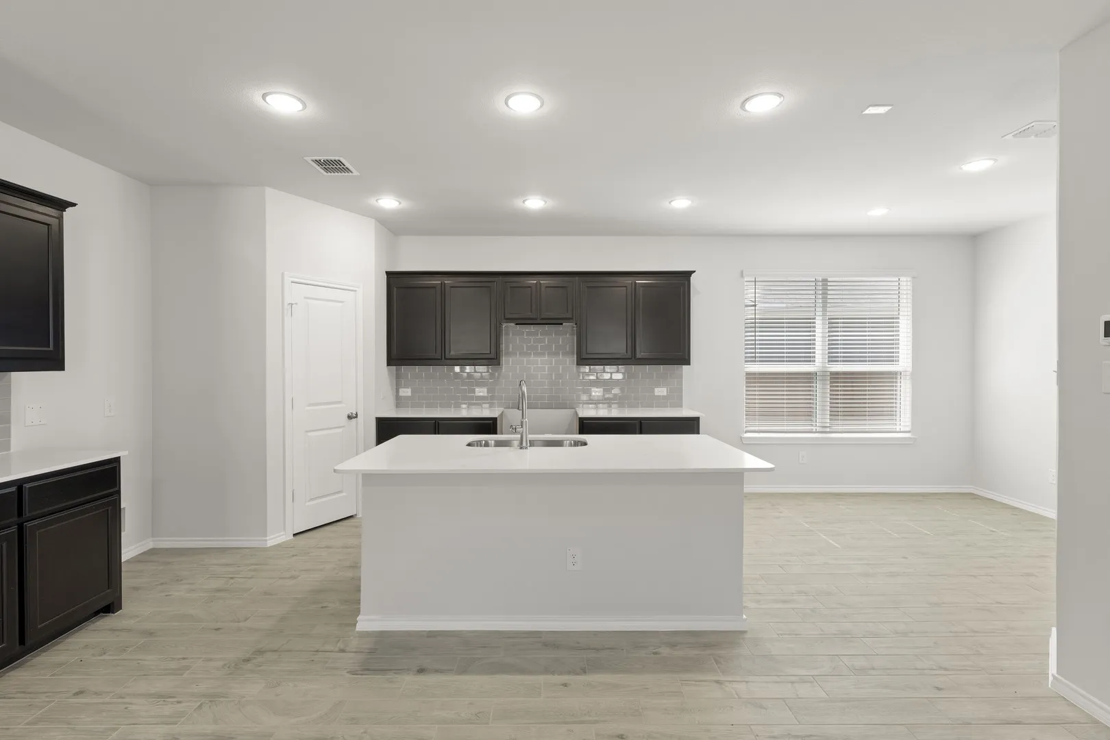 07. 3107 Providence - Kitchen