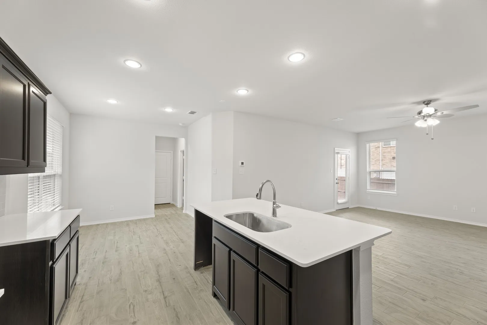 09. 3107 Providence - Kitchen (3)