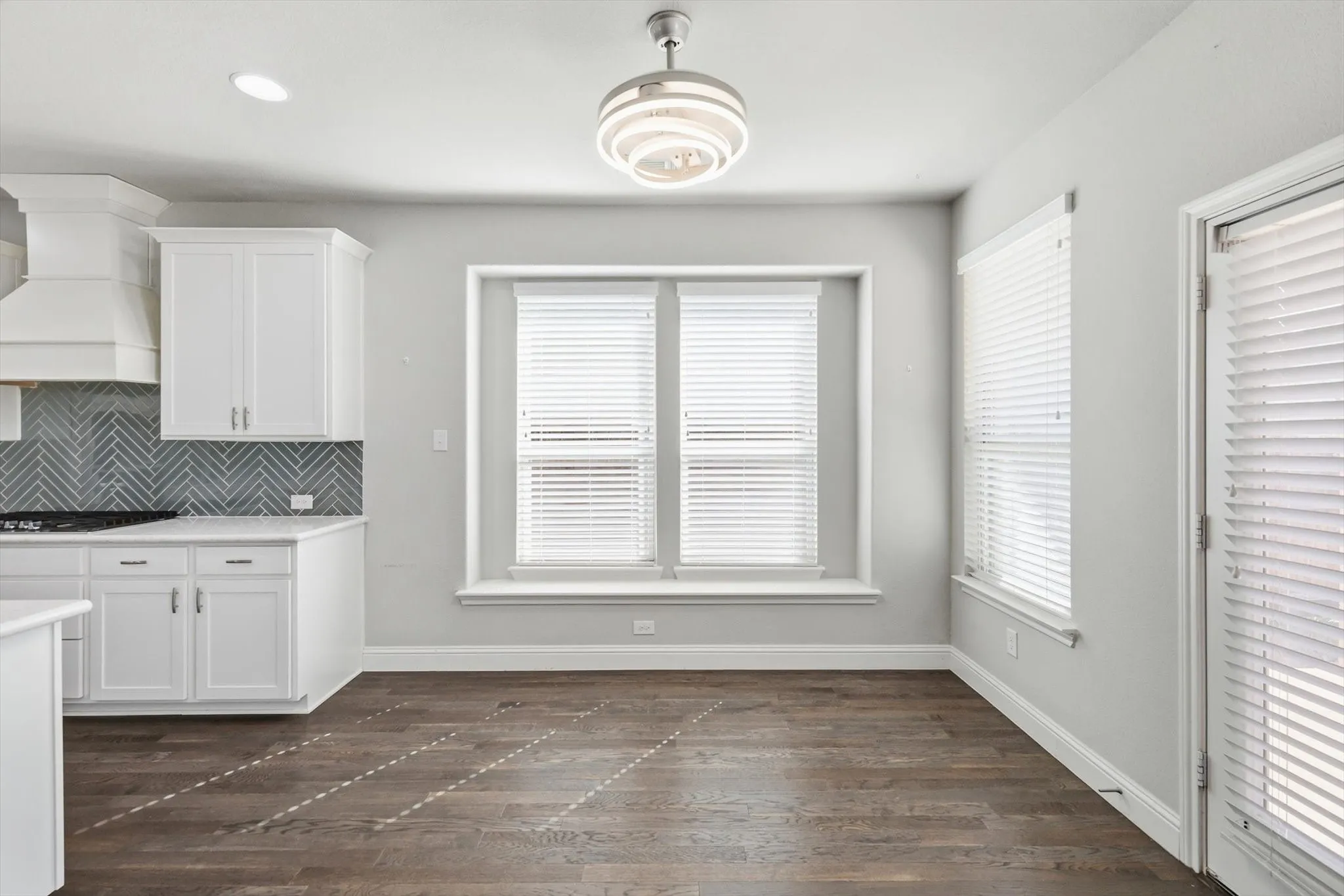 Single Family Residence For Sale in Tarrant County , 2717 Calloway Creek Drive, Fort Worth, Texas 76118, 4 Bedroom, 4 Bathroom, 2 Garage spaces, 3,345 Sqft, built in 2018, mls#21324417, Real Estate Agent in Fort Worth, Homes For Sale in Tarrant county, Homes For Sale in Fort Worth, Realtor in Fort Worth Texas, Real Estate Brokerage Independent Realty Texas, Luminita Cordes Realtor