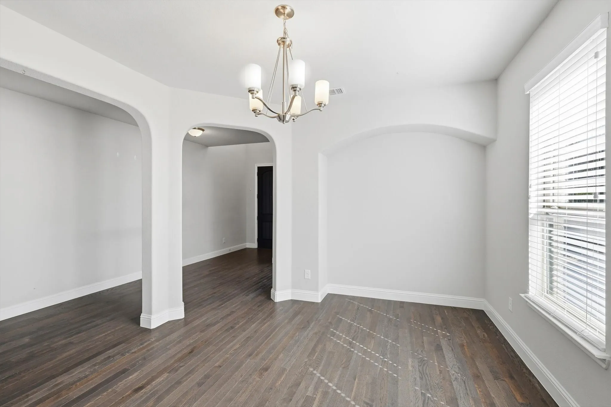 Single Family Residence For Sale in Tarrant County , 2717 Calloway Creek Drive, Fort Worth, Texas 76118, 4 Bedroom, 4 Bathroom, 2 Garage spaces, 3,345 Sqft, built in 2018, mls#21324417, Real Estate Agent in Fort Worth, Homes For Sale in Tarrant county, Homes For Sale in Fort Worth, Realtor in Fort Worth Texas, Real Estate Brokerage Independent Realty Texas, Luminita Cordes Realtor