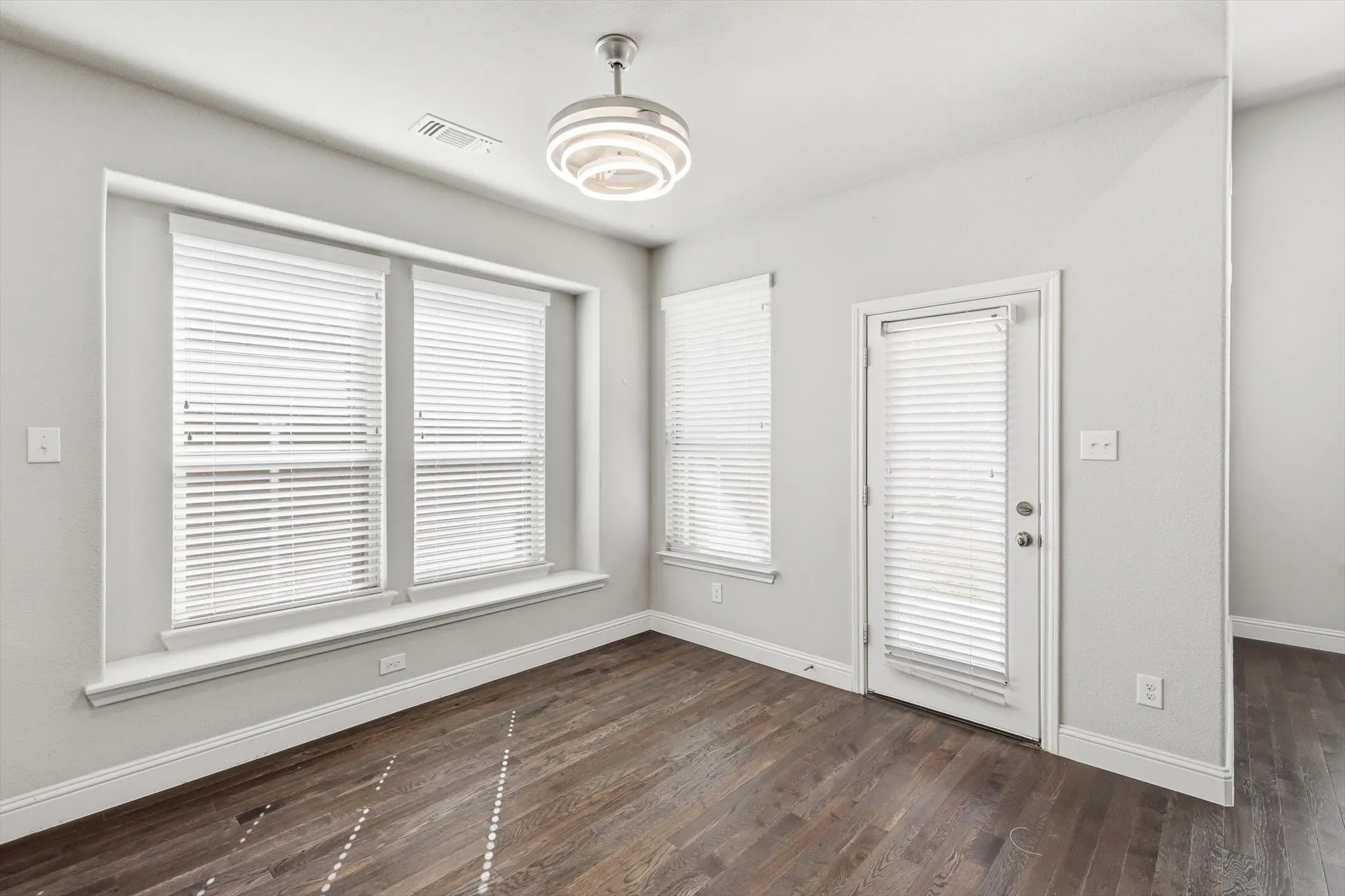 Single Family Residence For Sale in Tarrant County , 2717 Calloway Creek Drive, Fort Worth, Texas 76118, 4 Bedroom, 4 Bathroom, 2 Garage spaces, 3,345 Sqft, built in 2018, mls#21324417, Real Estate Agent in Fort Worth, Homes For Sale in Tarrant county, Homes For Sale in Fort Worth, Realtor in Fort Worth Texas, Real Estate Brokerage Independent Realty Texas, Luminita Cordes Realtor