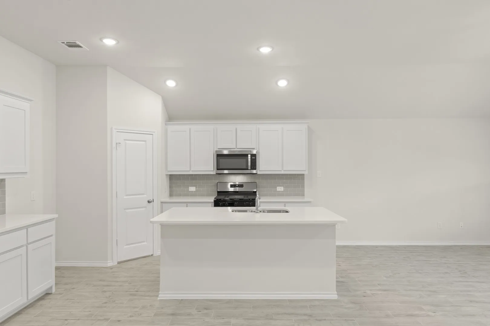 12. 1704 Quapaw - Kitchen