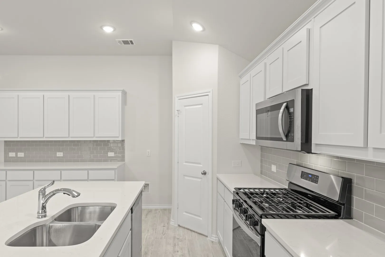 15. 1704 Quapaw - Kitchen (4)