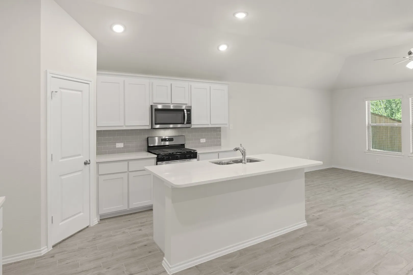 13. 1704 Quapaw - Kitchen (3)