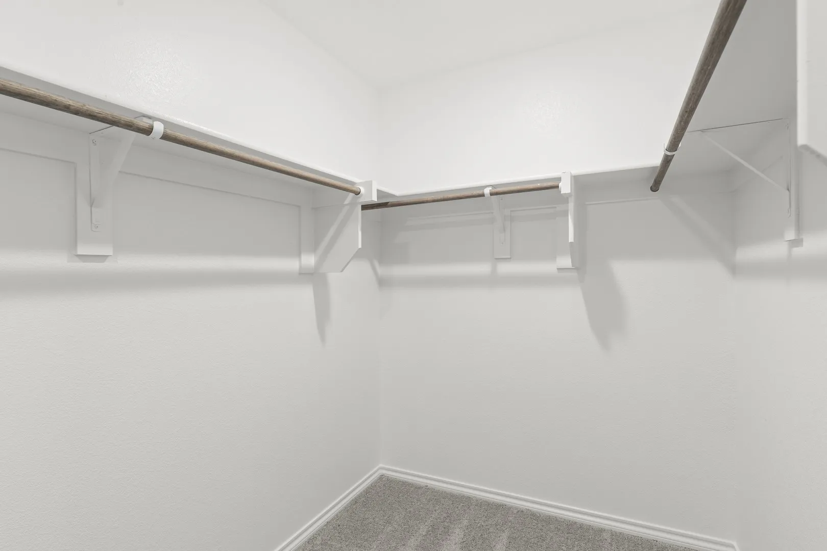 24. 1704 Quapaw - Closet