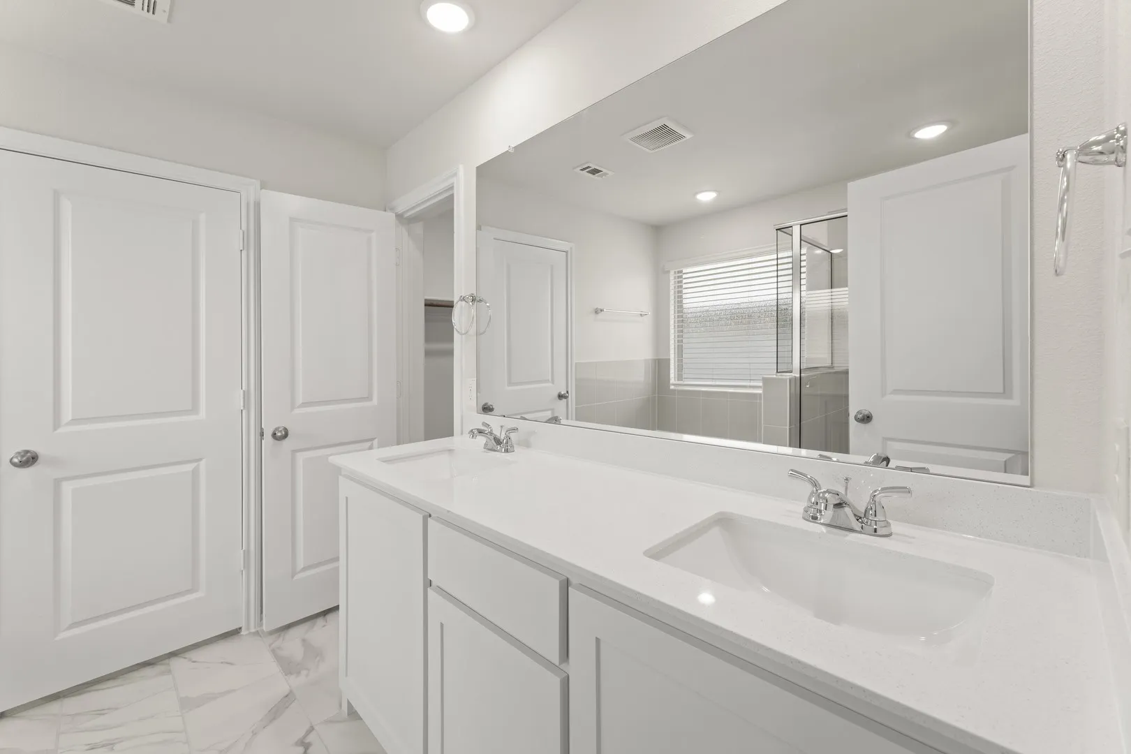 22. 1704 Quapaw - Bath (2)