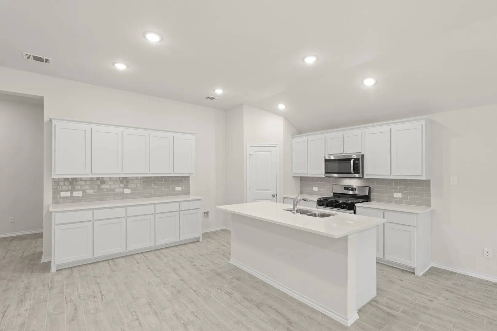 14. 1704 Quapaw - Kitchen (2)