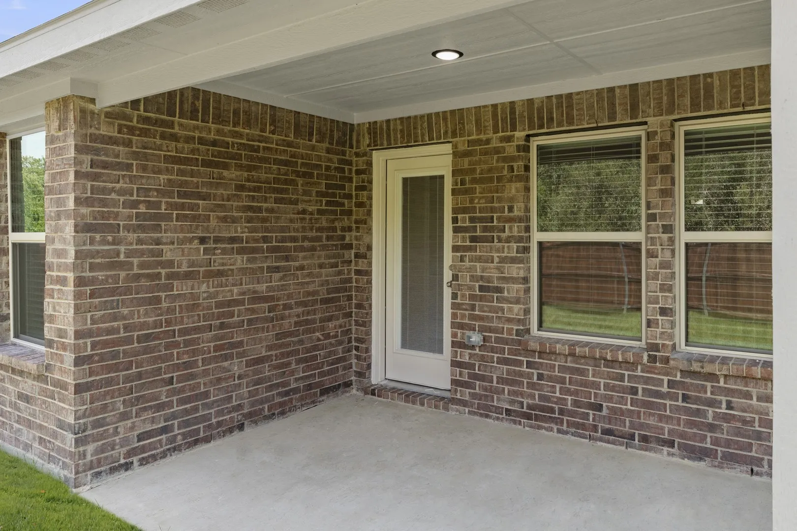 25. 1704 Quapaw - Patio