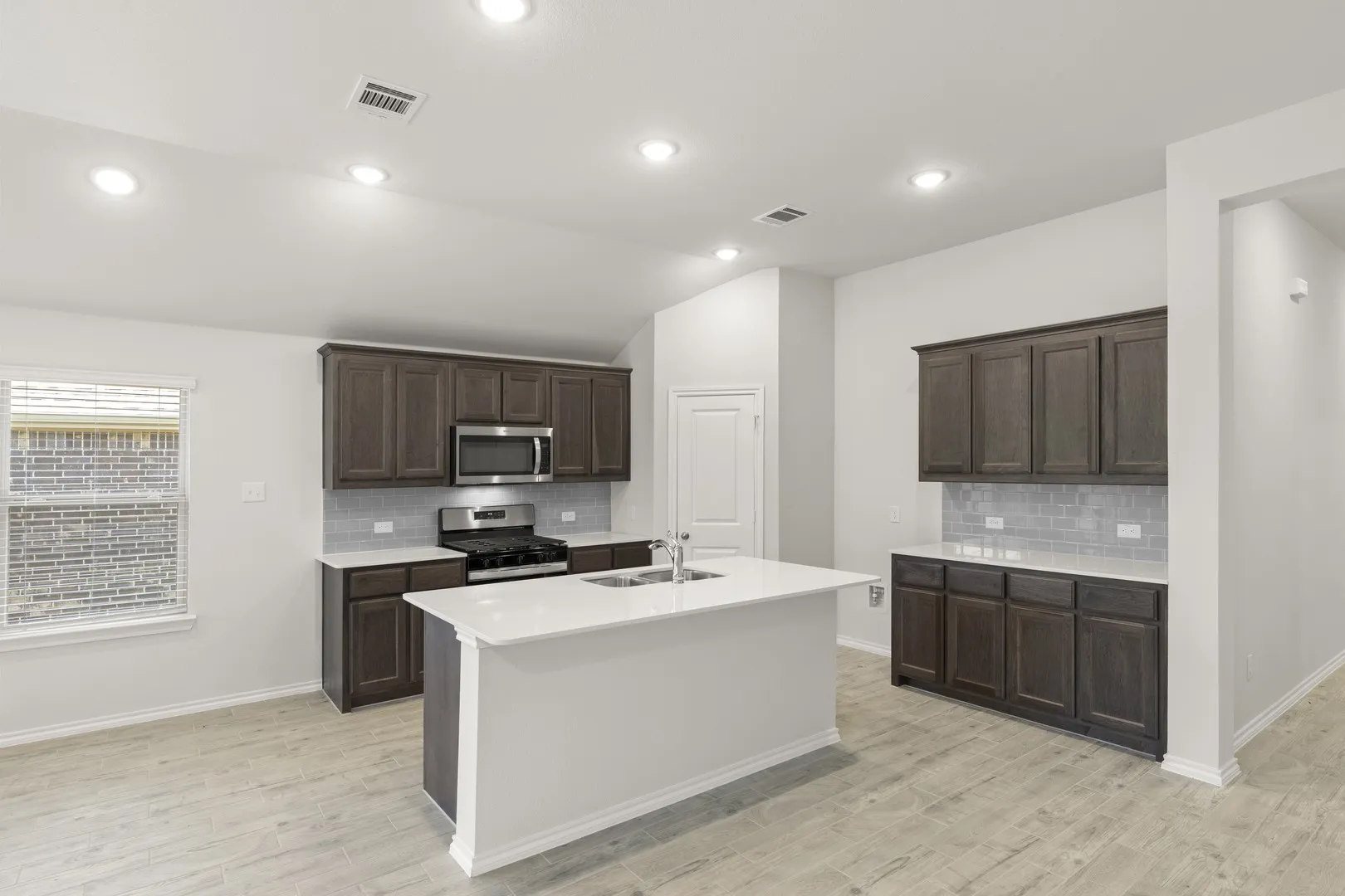 15. 1708 Quapaw - Kitchen (4)