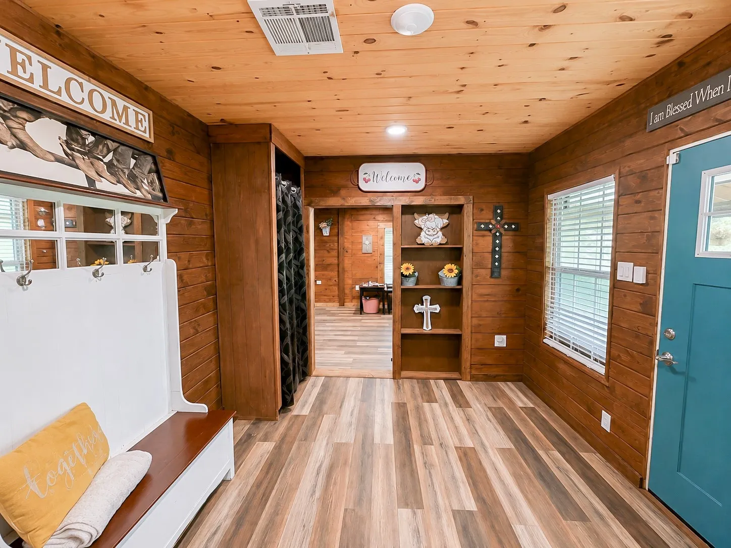 Single Family Residence For Sale in Rusk County , 8262 US Highway 84 W, Mount Enterprise, Texas 75681, 5 Bedroom, 3 Bathroom, 4 Garage spaces, 2,630 Sqft, built in 1930, mls#21328038, Real Estate Agent in Mount Enterprise, Homes For Sale in Rusk county, Homes For Sale in Mount Enterprise, Realtor in Mount Enterprise Texas, Real Estate Brokerage Independent Realty Texas, Luminita Cordes Realtor